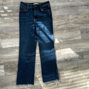 Zara cropped jeans with frayed ankle. High rise.